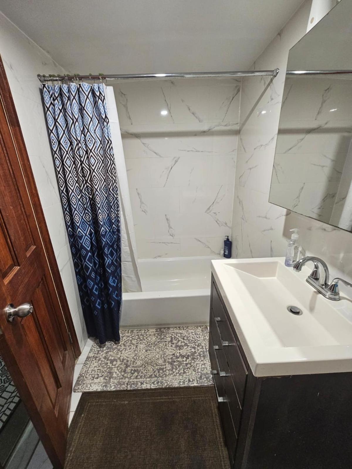 Mukbul & Nesa Llc Apartment *
